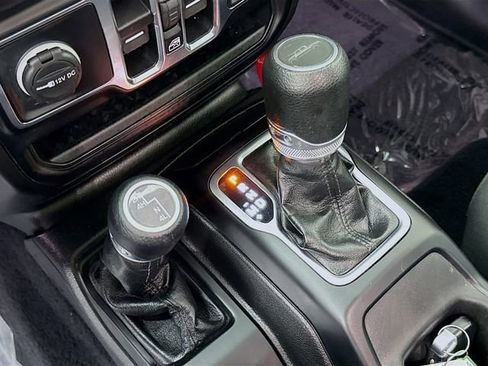 Used 2023 Jeep Gladiator Sport image 16