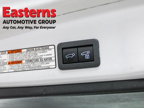 Used 2022 Toyota Corolla Cross XLE w/ Convenience Package image 21