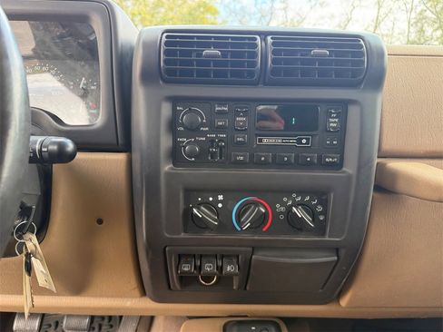Used 1999 Jeep Wrangler Sahara image 23