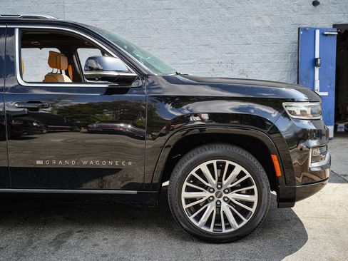 Used 2023 Jeep Grand Wagoneer Series III image 17