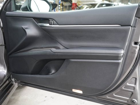 Used 2022 Toyota Camry XSE FWD image 9