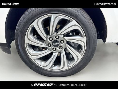 Used 2024 Lincoln Navigator L Reserve AWD/4WD image 2