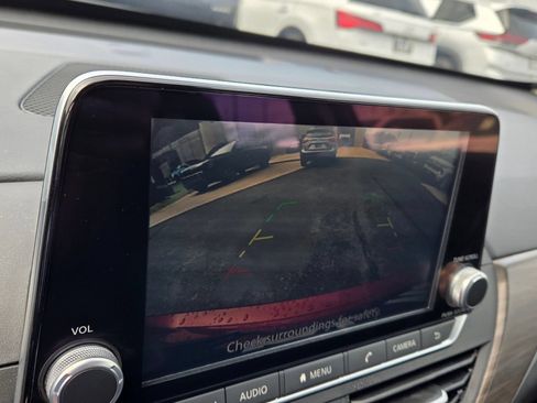 Used 2025 Nissan Altima 2.5 SV FWD image 19