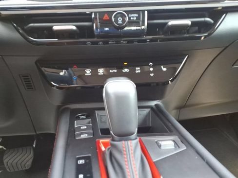 Used 2025 Nissan Kicks SR w/ SR Premium Package FWD image 21