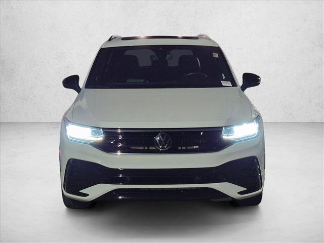 Used 2024 Volkswagen Tiguan SE R-Line FWD image 2