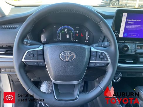 Used 2025 Toyota Grand Highlander AWD image 33