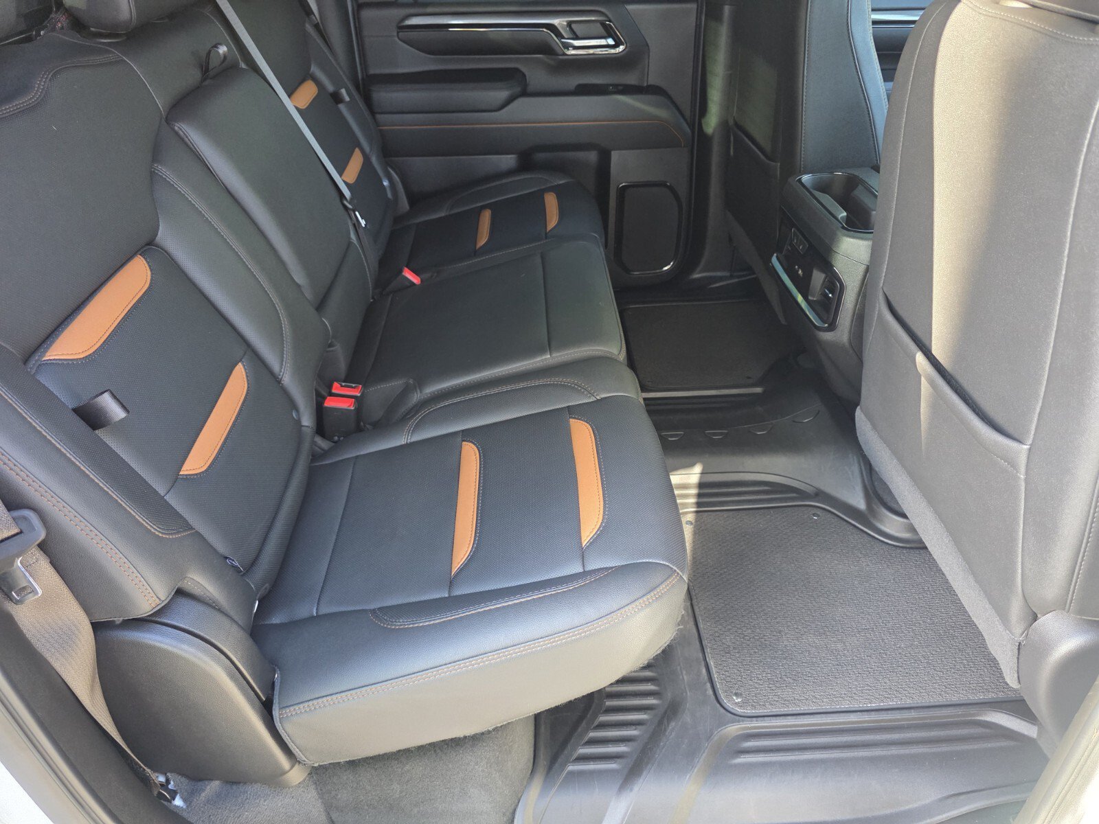 Used 2024 GMC Sierra 2500 AT4 w/ AT4 Premium Plus Package AWD/4WD image 5