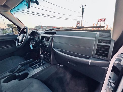 Used 2012 Jeep Liberty Sport image 38