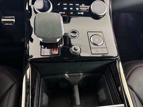 Used 2023 Land Rover Range Rover Sport SE Dynamic image 16