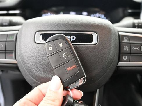Used 2025 Jeep Compass Limited AWD/4WD image 37
