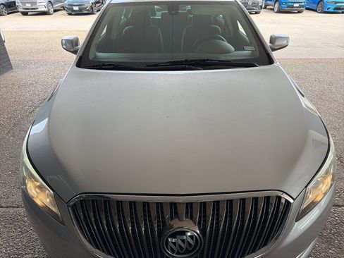Used 2015 Buick LaCrosse image 2
