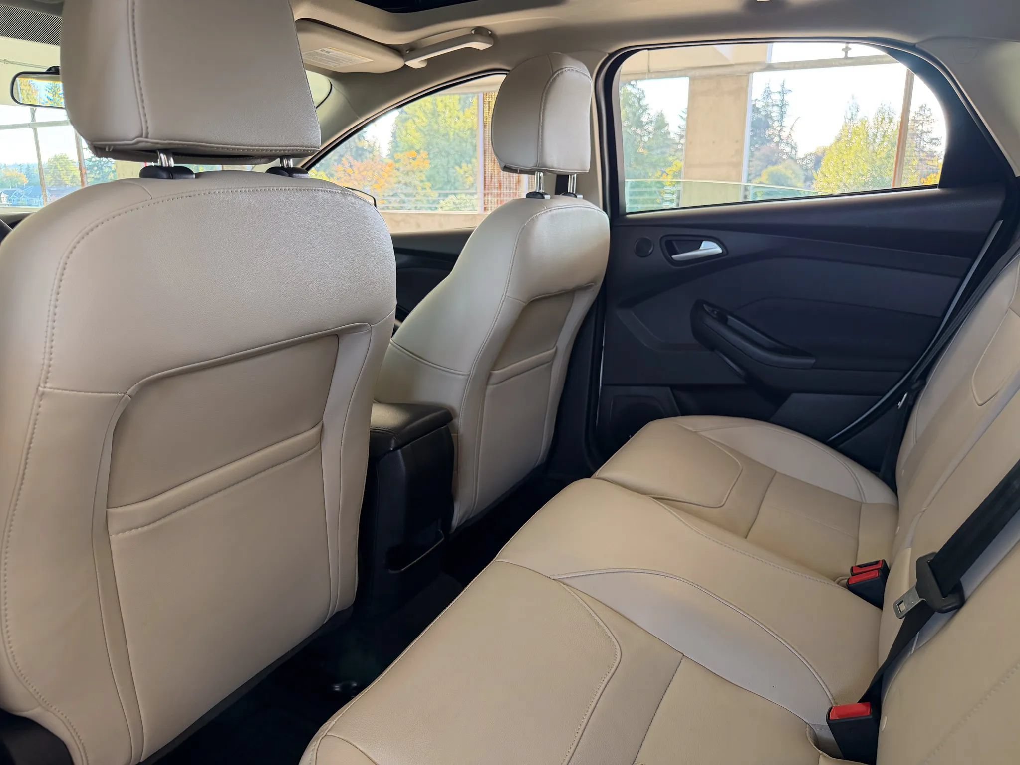 Used 2018 Ford Focus Titanium FWD image 19