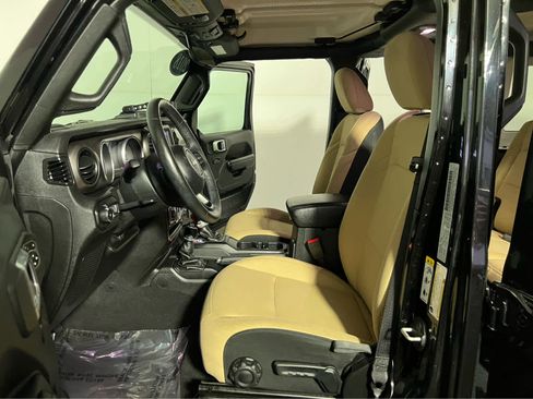 Used 2018 Jeep Wrangler Unlimited Sport S image 19