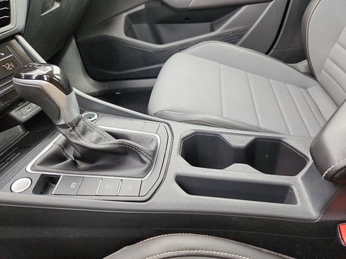 Used 2025 Volkswagen Jetta SE FWD image 20