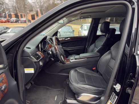 Used 2014 Mercedes-Benz GL 550 4MATIC image 16