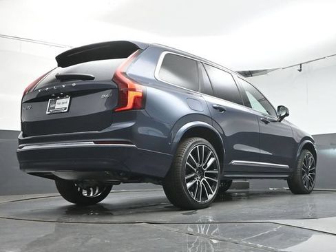 Used 2026 Volvo XC90 B6 Plus w/ Protection Package Premier AWD/4WD image 40