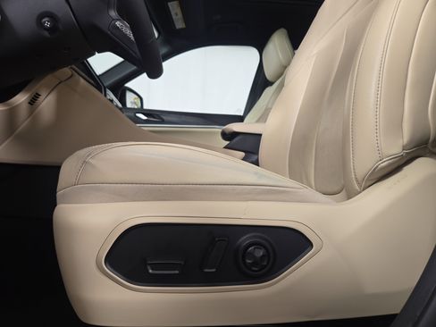 Certified 2023 Jeep Grand Cherokee Limited w/ Luxury Tech Group II AWD/4WD image 33