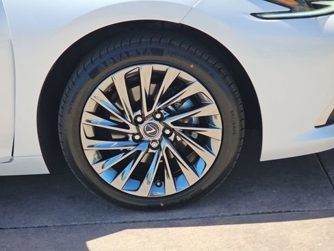 Used 2025 Lexus ES 300h w/ Accessory Package (Z1) FWD image 39