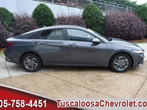 Used 2024 Hyundai Elantra SEL FWD image 11