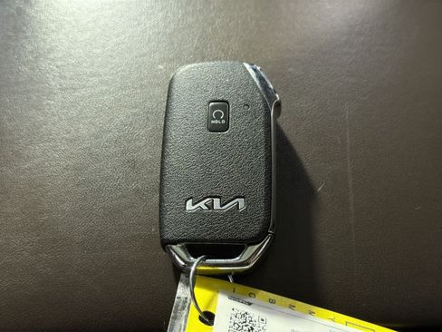 Used 2022 Kia Telluride SX w/ Towing Package FWD image 38