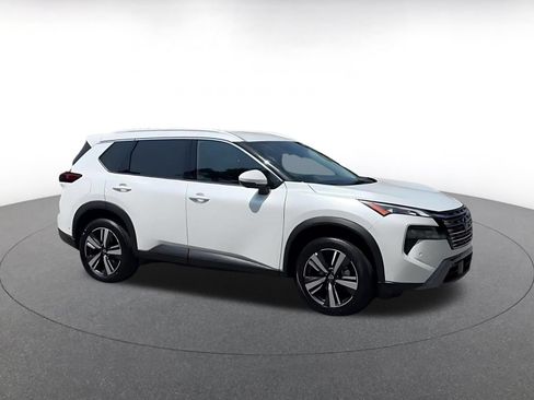 Used 2026 Nissan Rogue SL AWD/4WD image 2