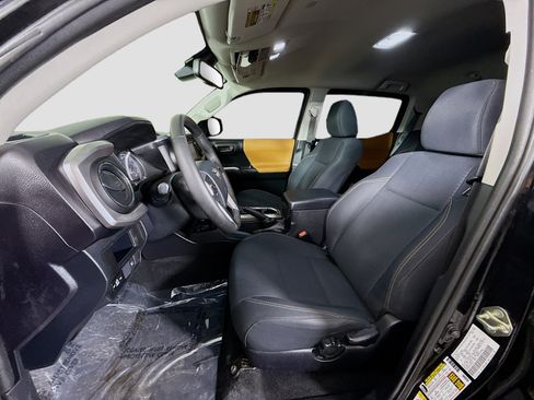 Used 2019 Toyota Tacoma Limited image 21