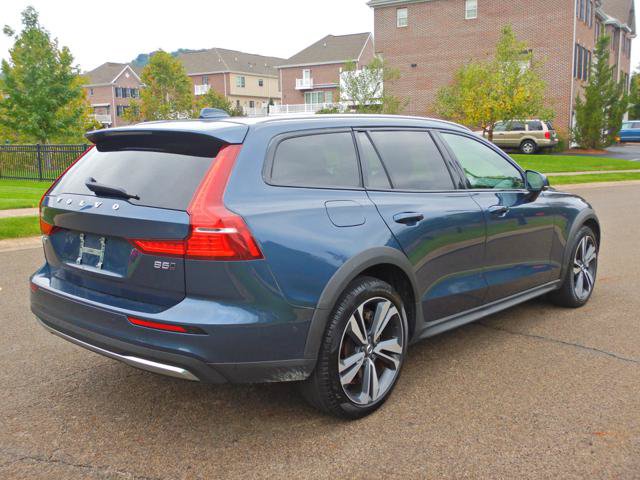 Used 2025 Volvo V60 B5 Cross Country Plus AWD/4WD image 3