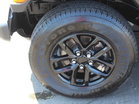 Used 2021 Jeep Gladiator Sport image 25