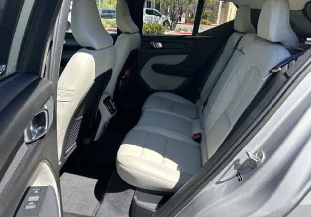 Used 2023 Volvo XC40 B5 Ultimate w/ Climate Package AWD/4WD image 5