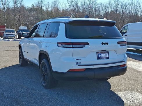 Used 2024 Jeep Grand Cherokee L Laredo AWD/4WD image 9