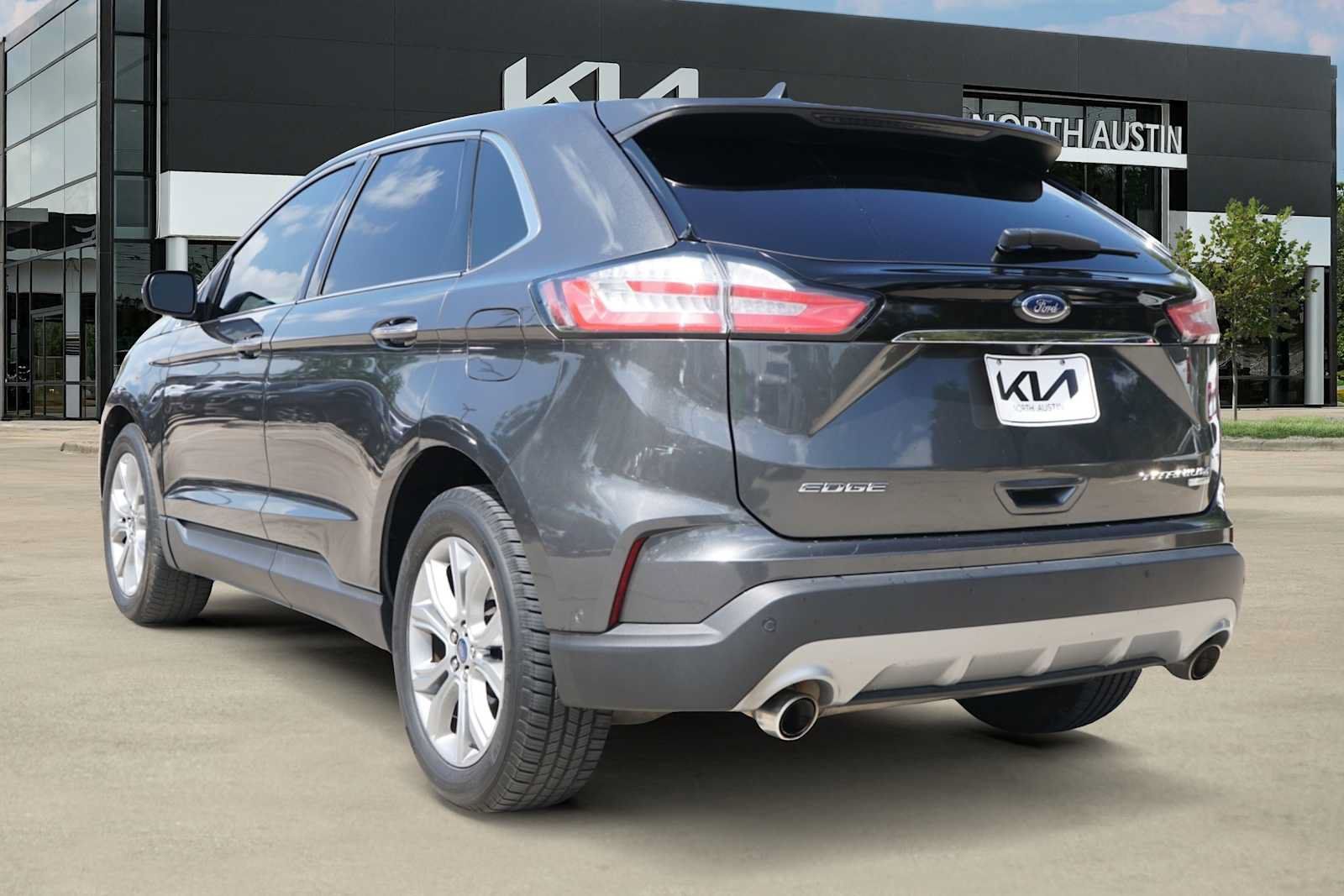 Used 2019 Ford Edge Titanium w/ Equipment Group 301A FWD image 4