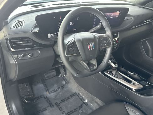 Used 2025 Buick Envista Sport Touring FWD image 13