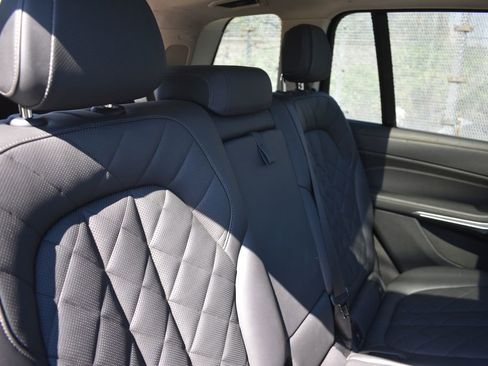 Used 2025 BMW X7 xDrive40i w/ Premium Package AWD/4WD image 29