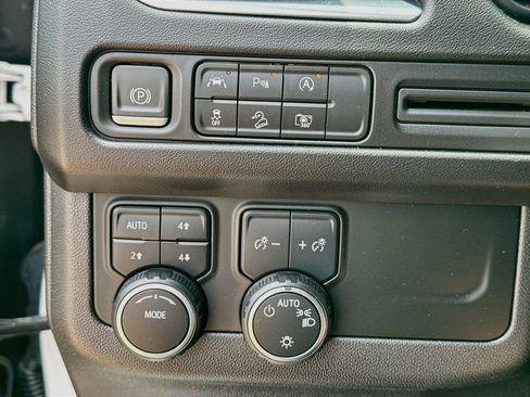 Used 2023 Chevrolet Suburban Z71 w/ Luxury Package AWD/4WD image 20