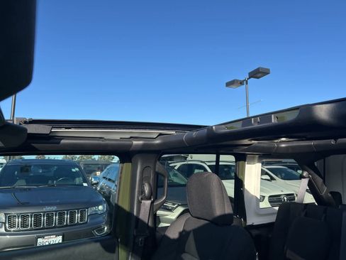 Used 2023 Jeep Wrangler Unlimited w/ Sun & Screen Package image 36
