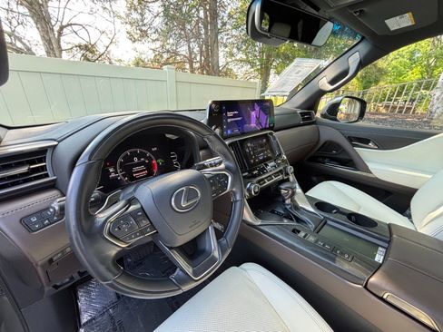 Used 2022 Lexus LX 600 4WD w/ Accessory Package (Z1) image 11