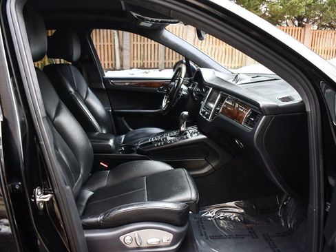 Used 2015 Porsche Macan Turbo image 23