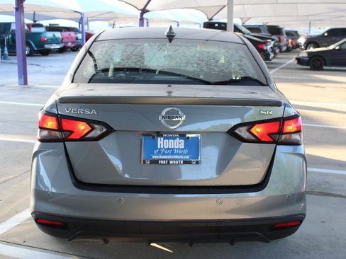 Used 2021 Nissan Versa SR w/ Convenience Package FWD image 4