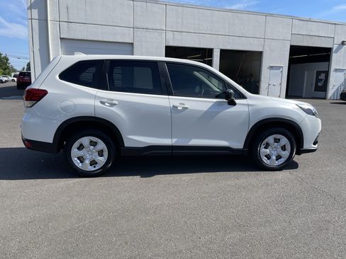 Used 2022 Subaru Forester AWD/4WD image 6