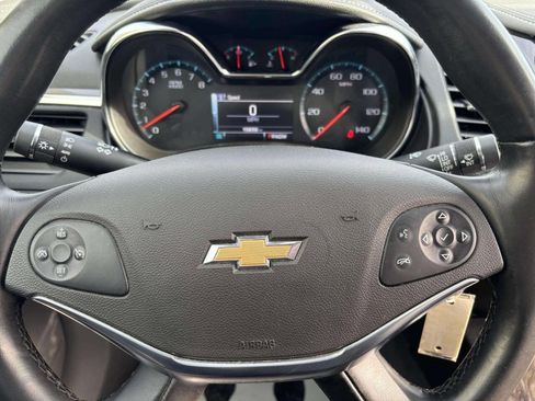 Used 2015 Chevrolet Impala LT w/ Convenience Package image 23