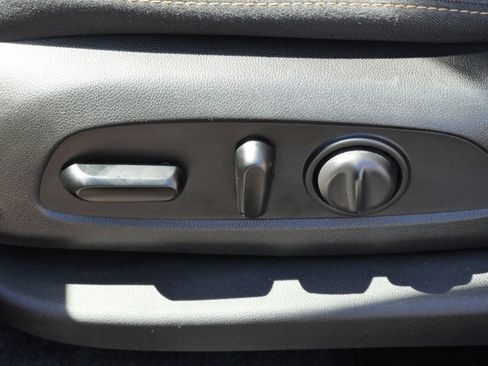 Used 2019 Chevrolet Equinox LT FWD image 20