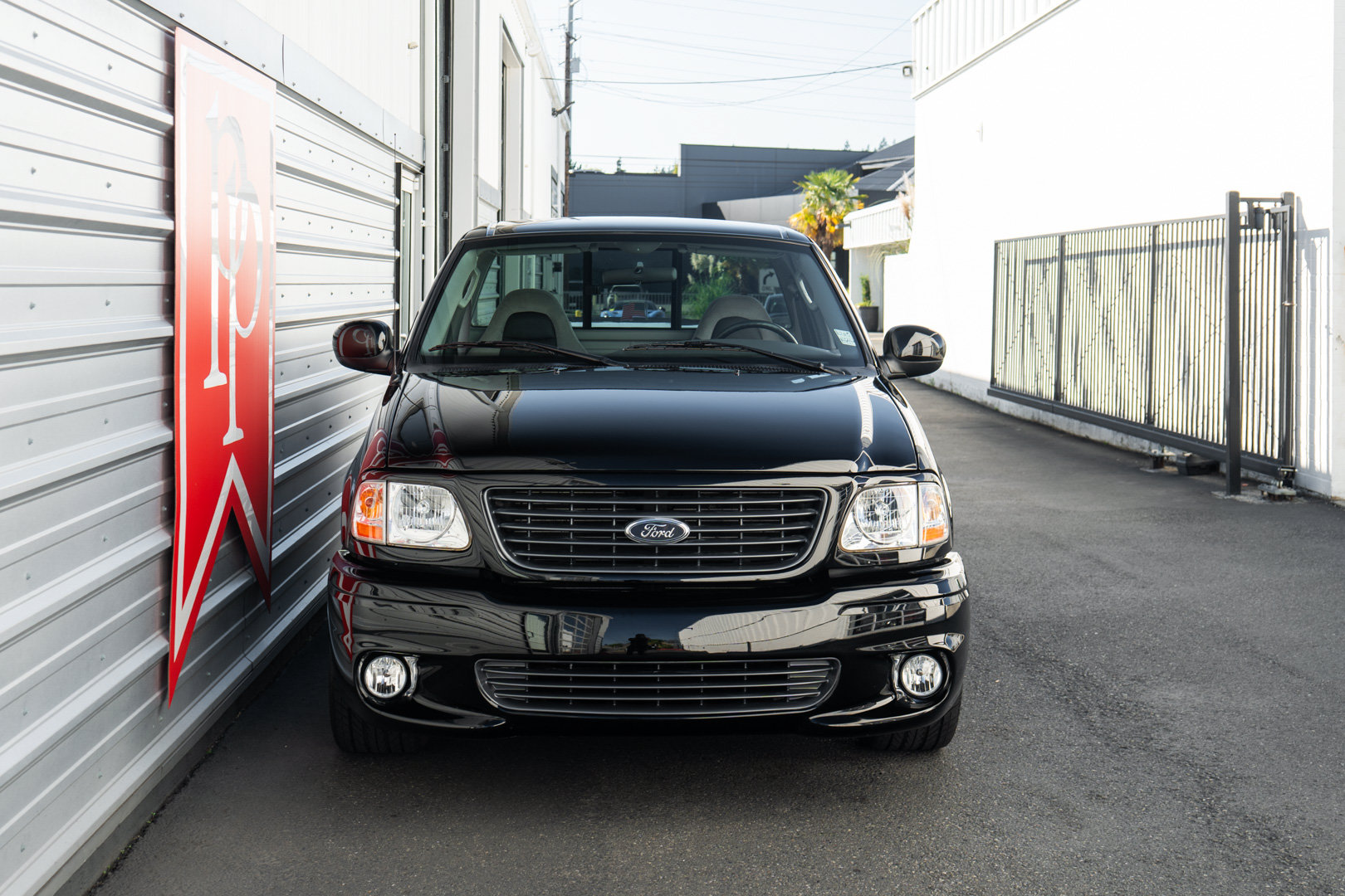 Used 2004 Ford F150 Lightning RWD image 28