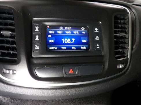 Used 2016 Chrysler 200 Limited image 12