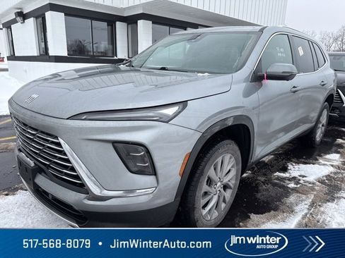 Used 2025 Buick Enclave Preferred image 4