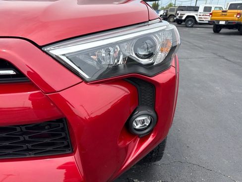 Used 2021 Toyota 4Runner SR5 AWD/4WD image 9