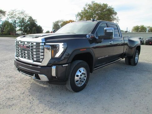New 2026 GMC Sierra 3500 Denali w/ Denali Reserve Package AWD/4WD image 9