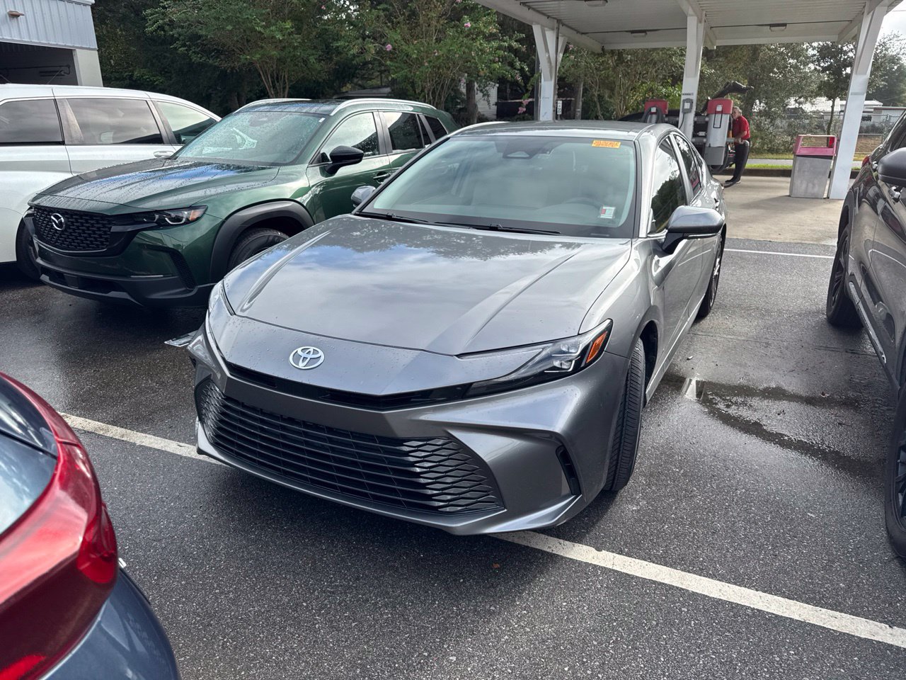 Used 2025 Toyota Camry XLE FWD image 1