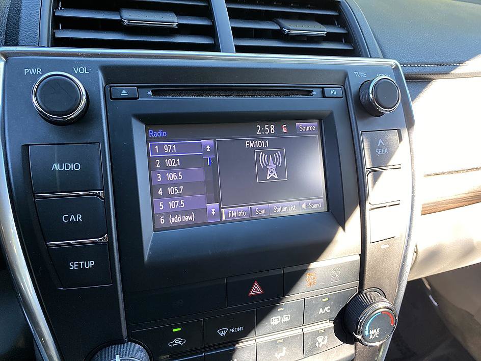 Used 2017 Toyota Camry LE FWD image 17