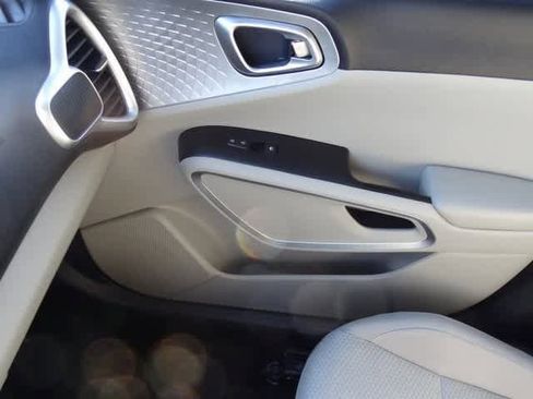 Used 2023 Kia Soul LX image 18