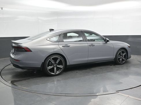 Used 2024 Honda Accord Sport image 2